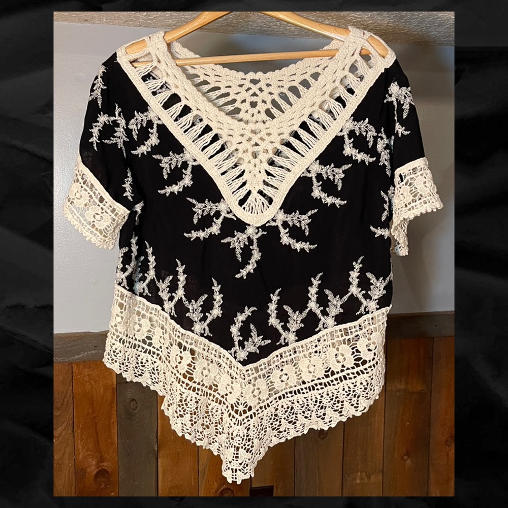 • Solitaire | Crocheted Boho T-Shirt | Size Large •